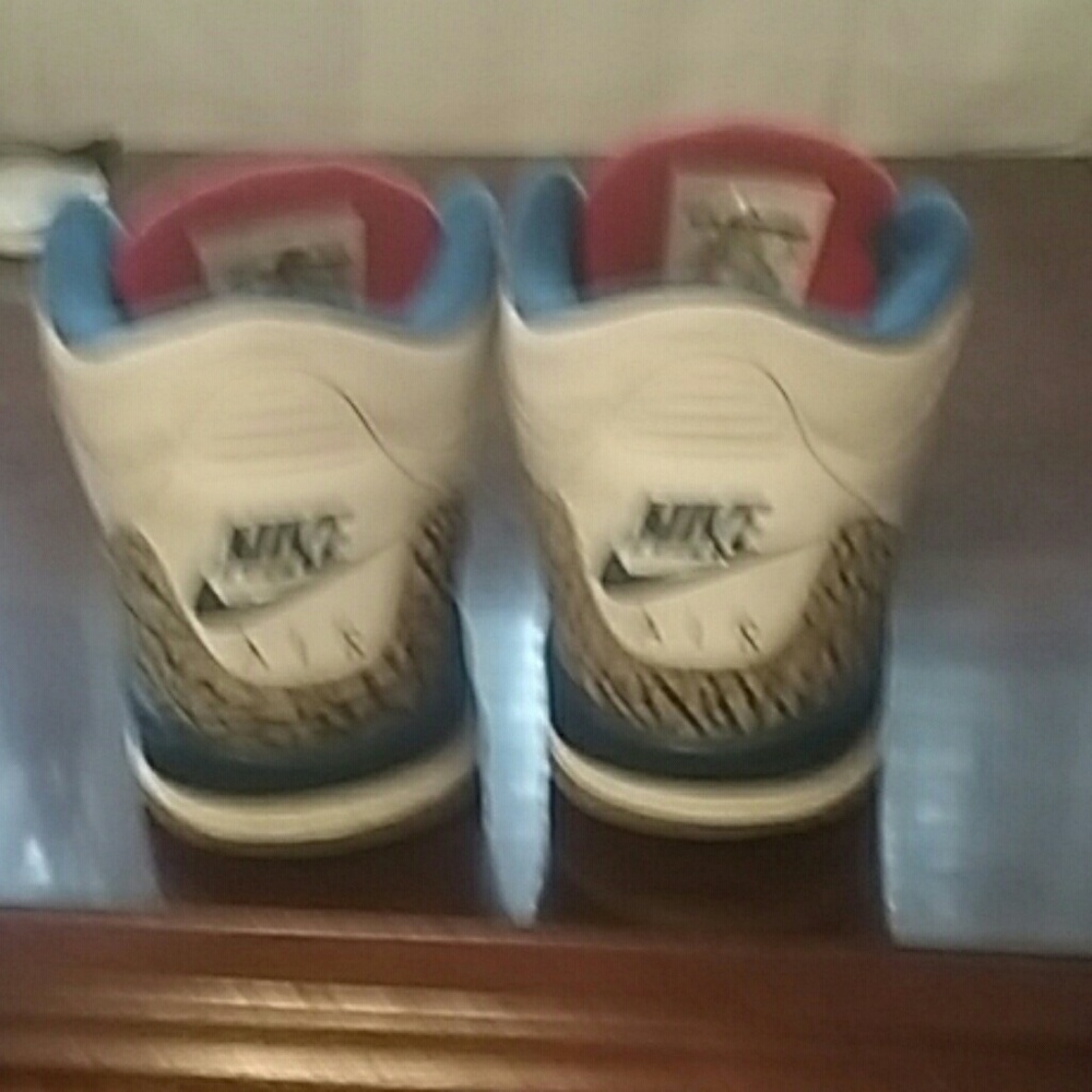 Shoes - Picture 3 of 5